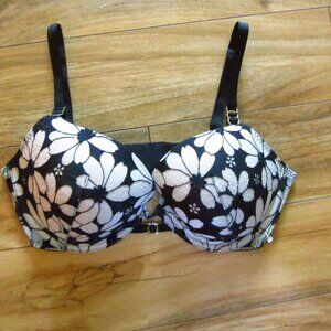 Victoria's Secret VERY SEXY Black & Ivory Floral Lace Push Up Bra Size 36D